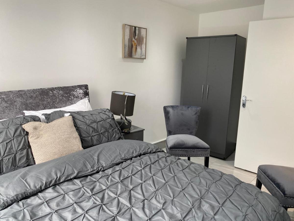 Luxurious 2-Bed Apartment In Woolwich London Exterior foto